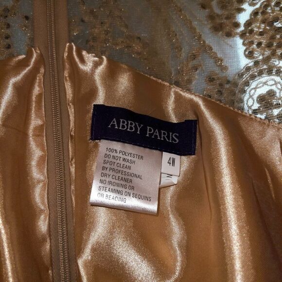 NWT Abby Paris Beige Beaded Scalloped V-Neck‎ Long Evening Gown Size 4W - Picture 10 of 11